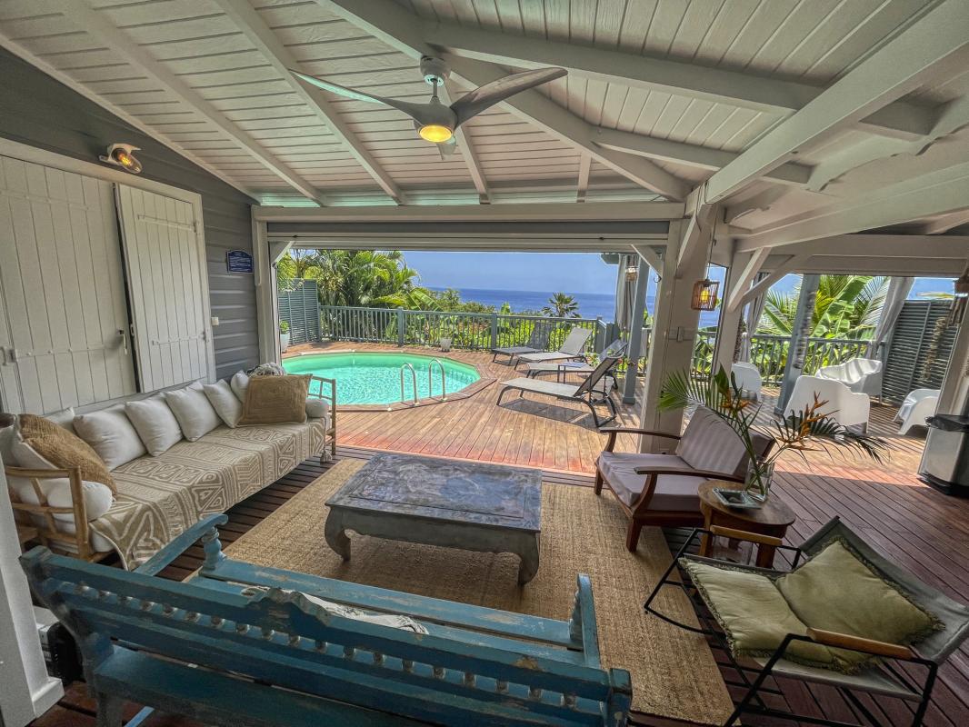 Location Villa vue mer Deshaies Guadeloupe-pièce principale-3